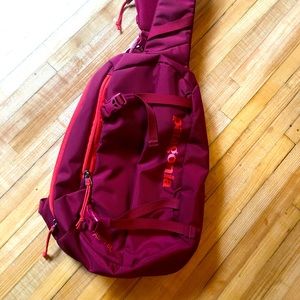 Patagonia atom sling red